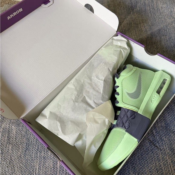 New with Box: Nike LeBron Witness VIII Box in Purple - Picture 4 of 11